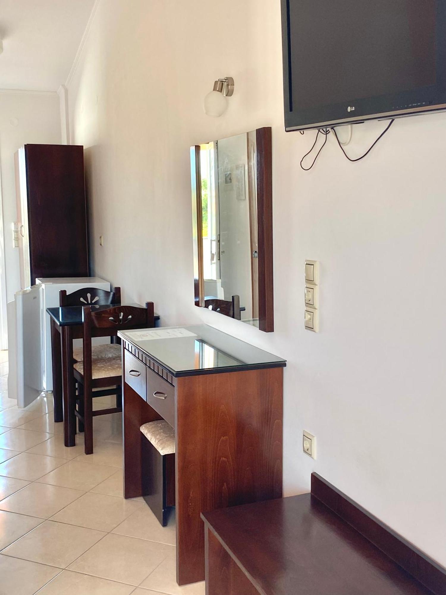 Hotel Alexandros Amudiá Kültér fotó