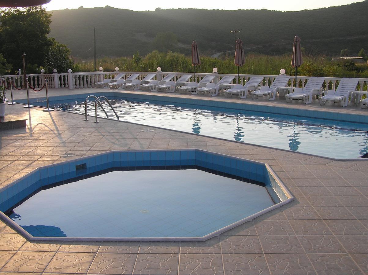 Hotel Alexandros Amudiá Kültér fotó